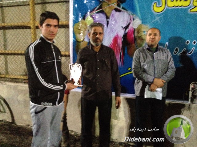 اهدای کاپ تیم سوم به کاپیتان شهسوار فردین